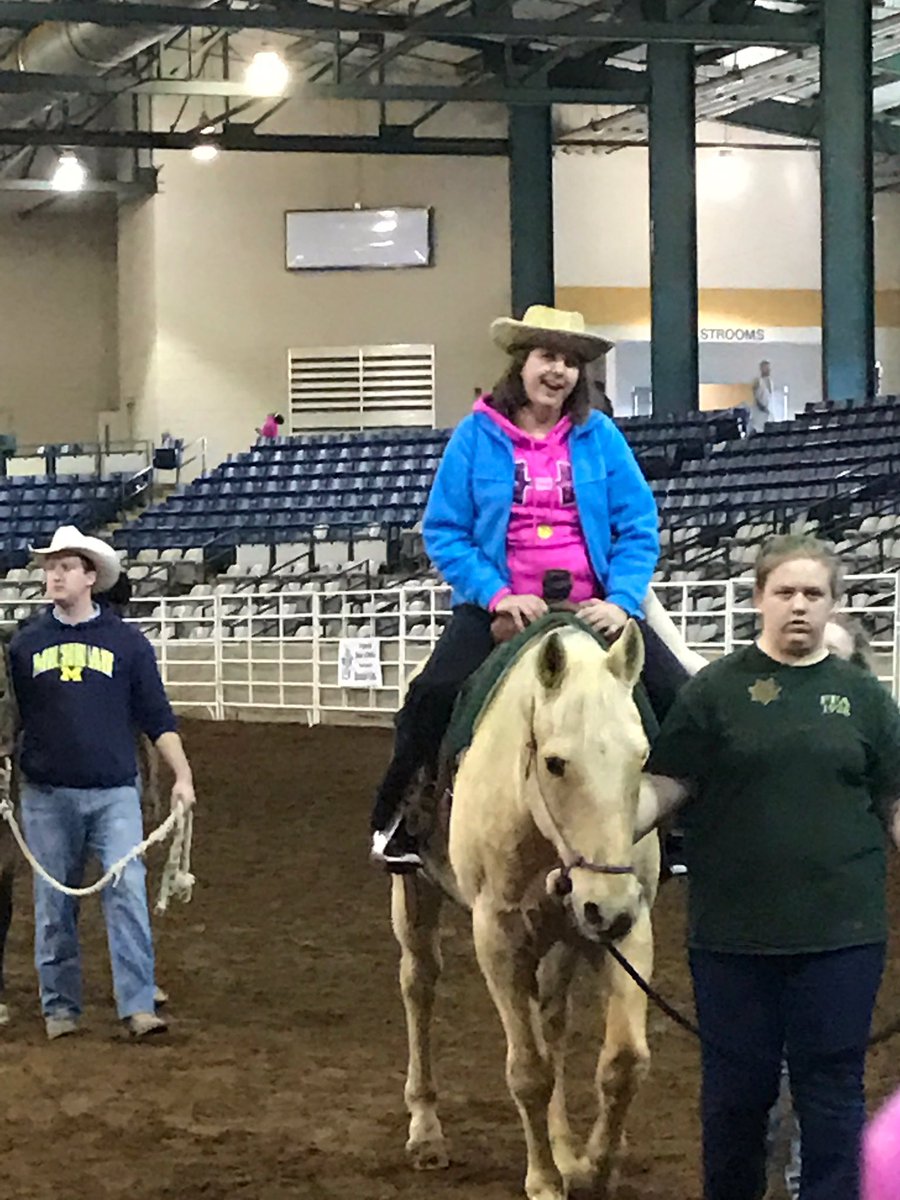 SiegelMiddle's tweet photo. Mrs. Liggett's class had an awesome time at the SRO rodeo! https://t.co/AGJqpFeOZY