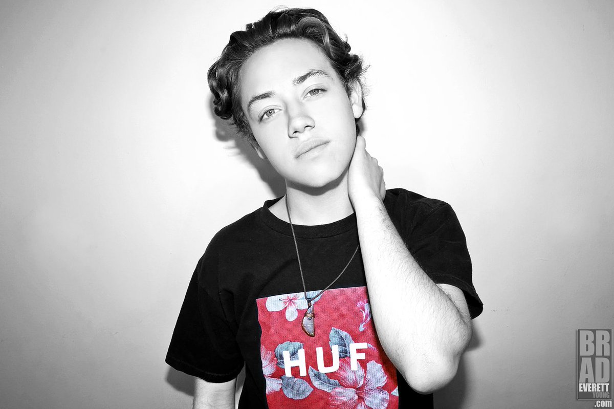 BradEYoung's tweet photo. The amazing @EthanCutkosky of @SHO_Shameless for #DreamLoudOfficial #Shameless @hufworldwide #HufWorldwide https://t.co/EbNx5b2OoA https://t.co/gp1M0Sfzvi