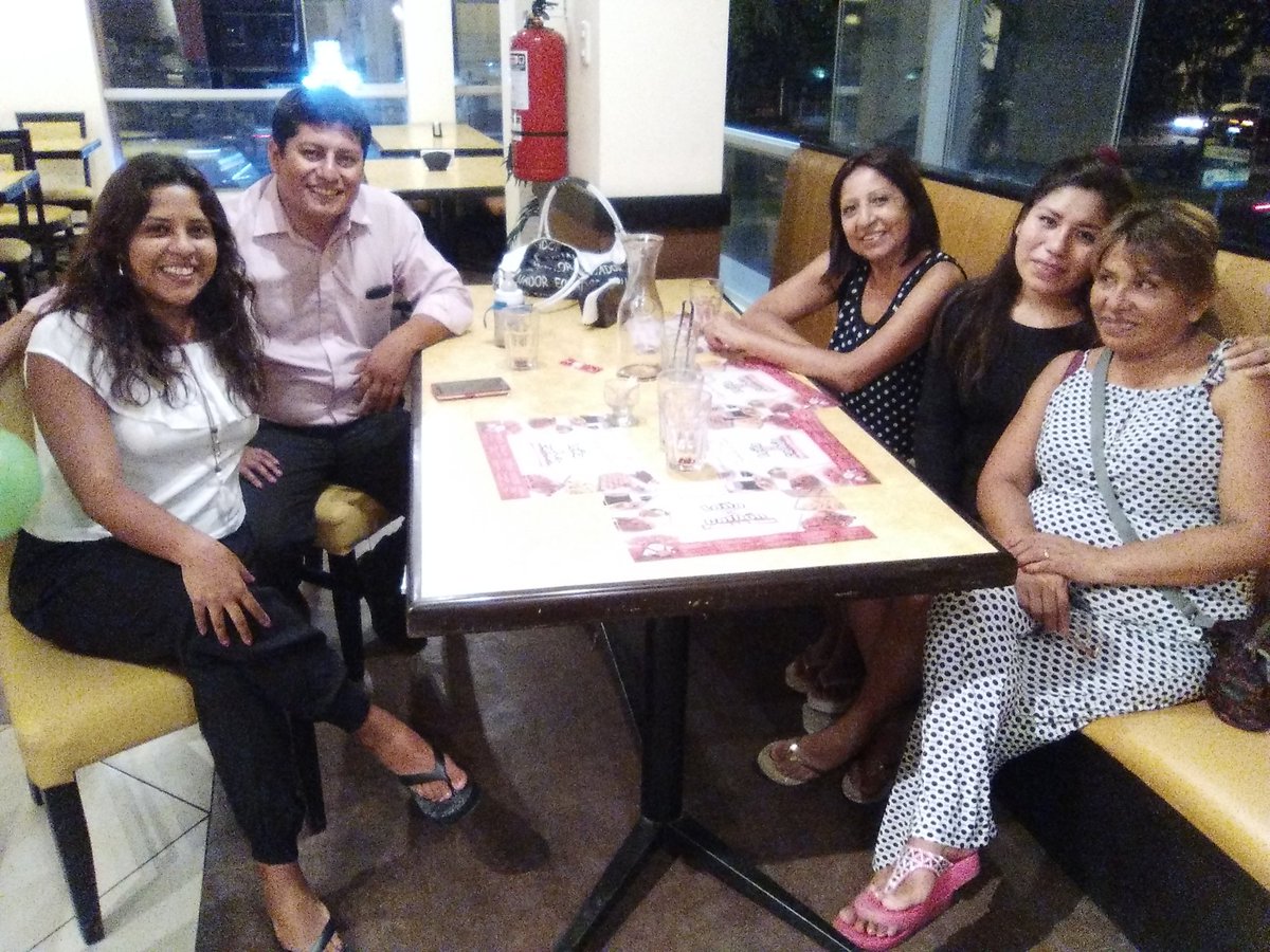 jamylew's tweet image. Linda reunión pre graduación de Yarima😙