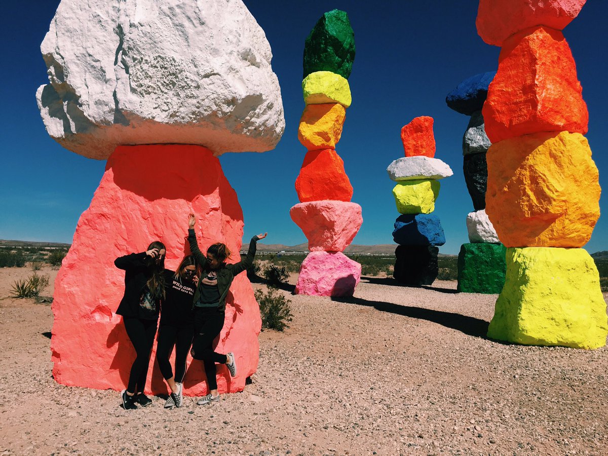 ryanngiampietro's tweet photo. seven magic mountainsss✨🌈 https://t.co/QlbDQYvZfU