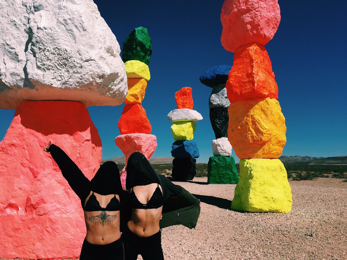 ryanngiampietro's tweet photo. seven magic mountainsss✨🌈 https://t.co/QlbDQYvZfU