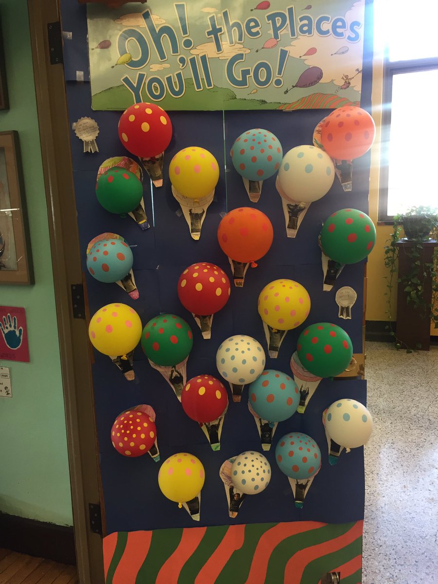 bhart610's tweet image. First place door! Thanks to everyone who voted! #sasreadingweek #saspride