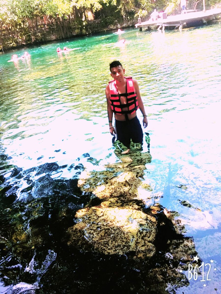 tinoramireez10's tweet photo. Un chapuzón #senote #riveramaya :o https://t.co/TYPmpohkgL