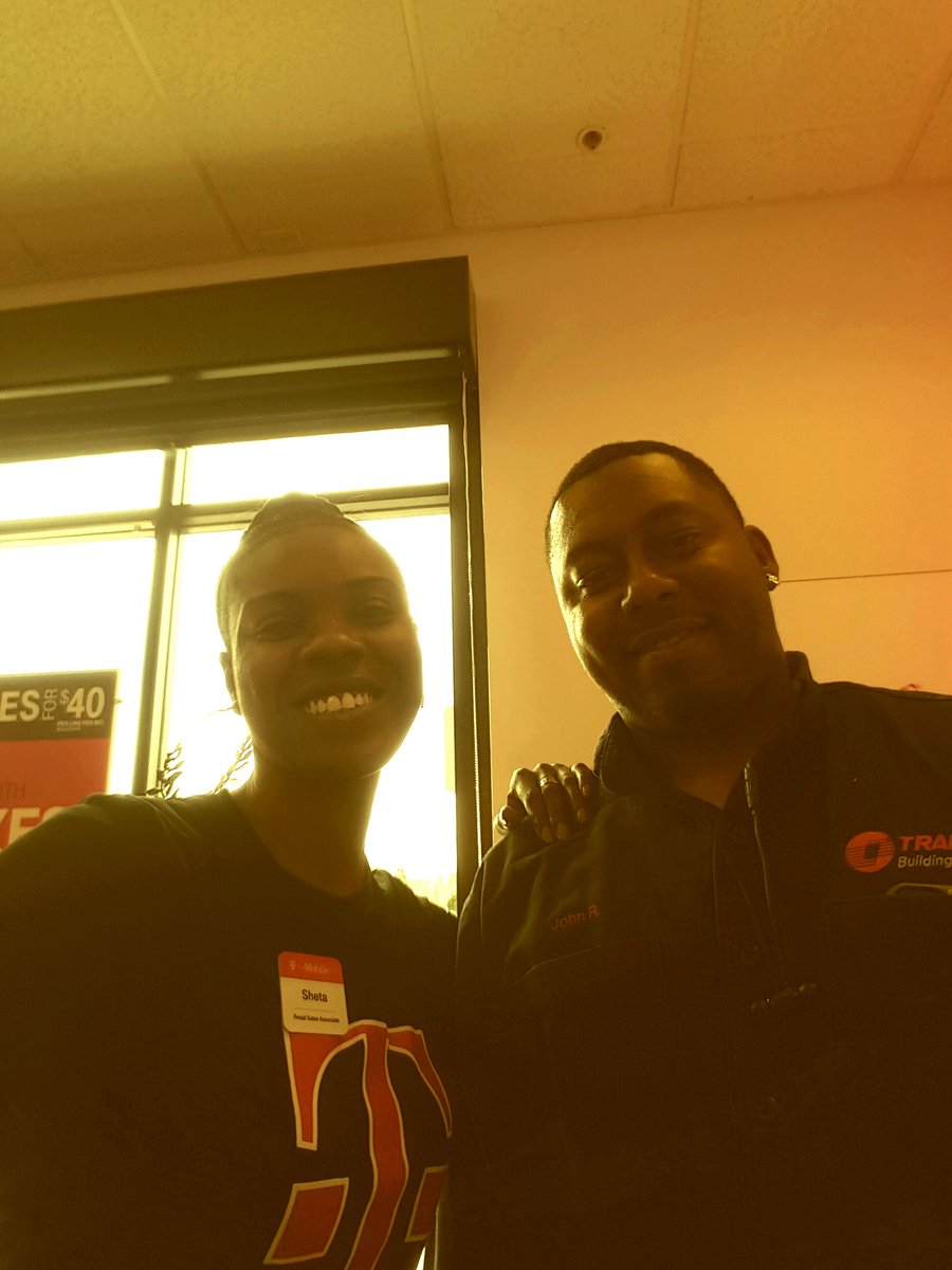 starrt_mobile's tweet photo. Just hooked John and his Family of 4 up with 20% off for LIFE ! Welcome to the Mobile One Family.  @stephen_pulley   @M1_AlyssaB @dperry2929 https://t.co/SfSUmWsHhR