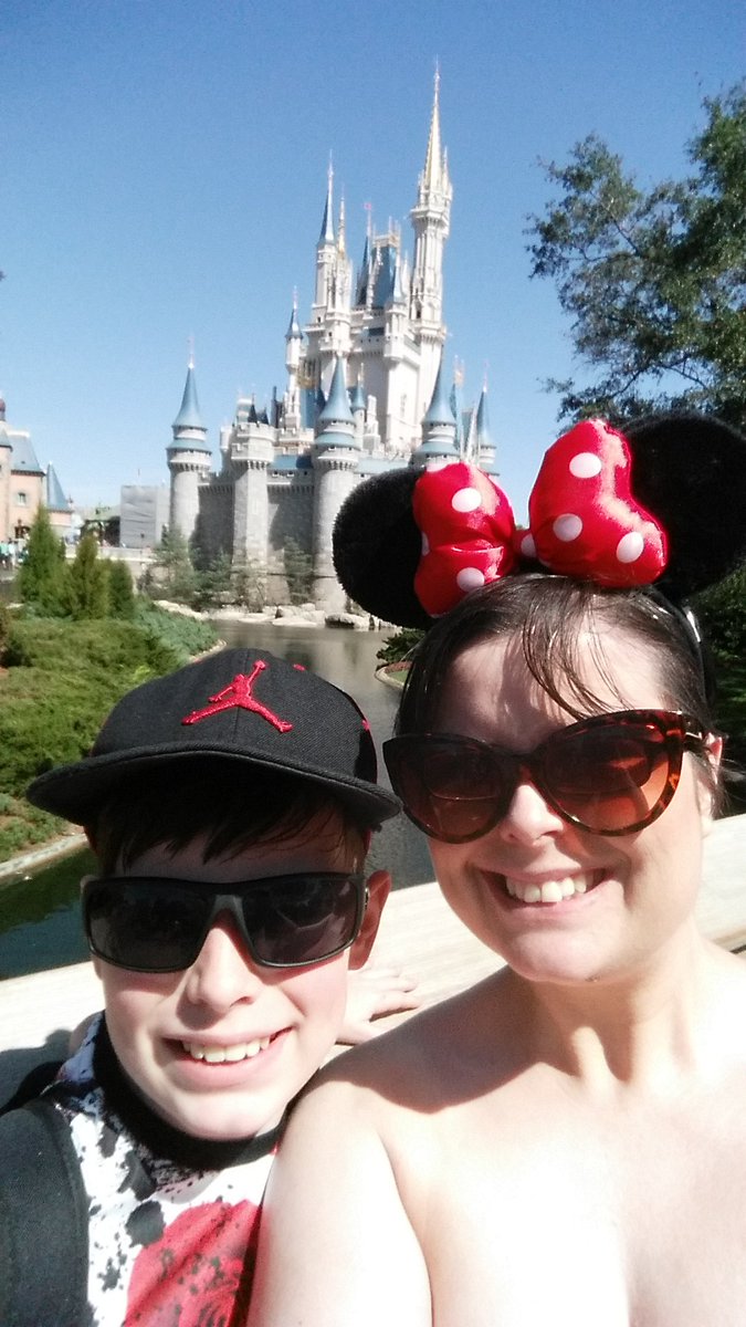 EmsHuxley's tweet photo. Just a normal day - dressing as Minnie and taking selfies with Mickey...

#floziday17 #disneybound #MickeyMouse #minniemouse #magickingdom https://t.co/6NywbSSj0m