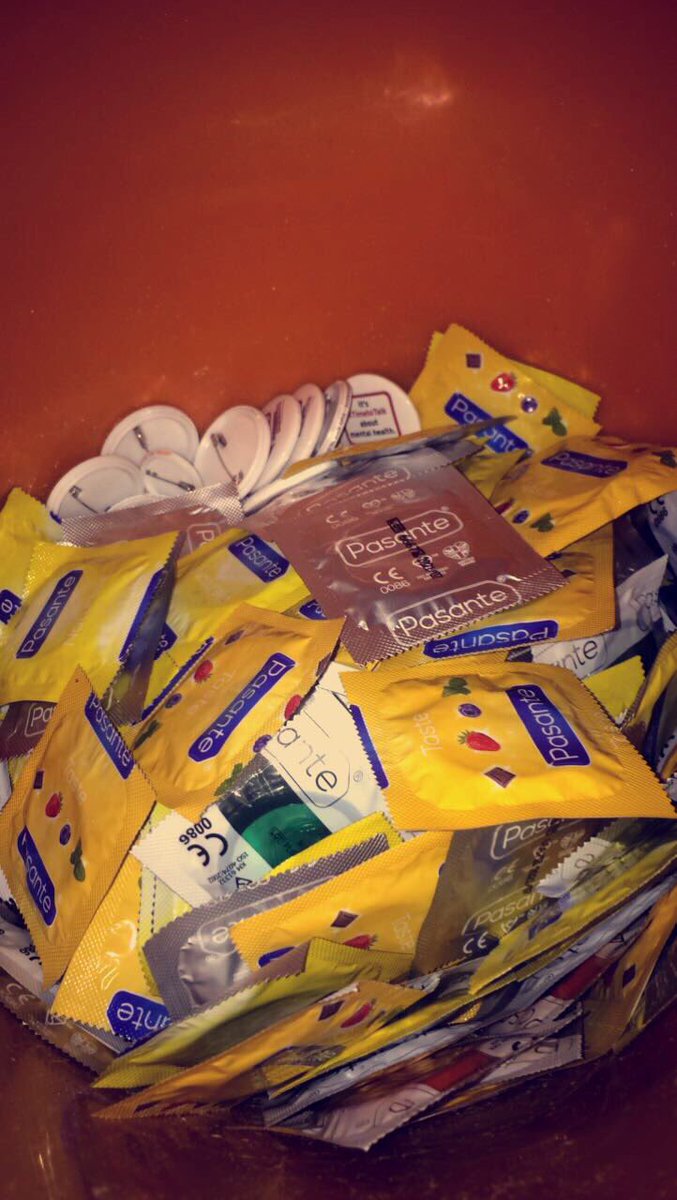 BatHanWDEO's tweet photo. Come grab a FREE condom from the Bat Han team at FND tonight! 🙌🏼 #BatHanBegins #dontbesillywrapyourwilly https://t.co/7XhAzGslwc