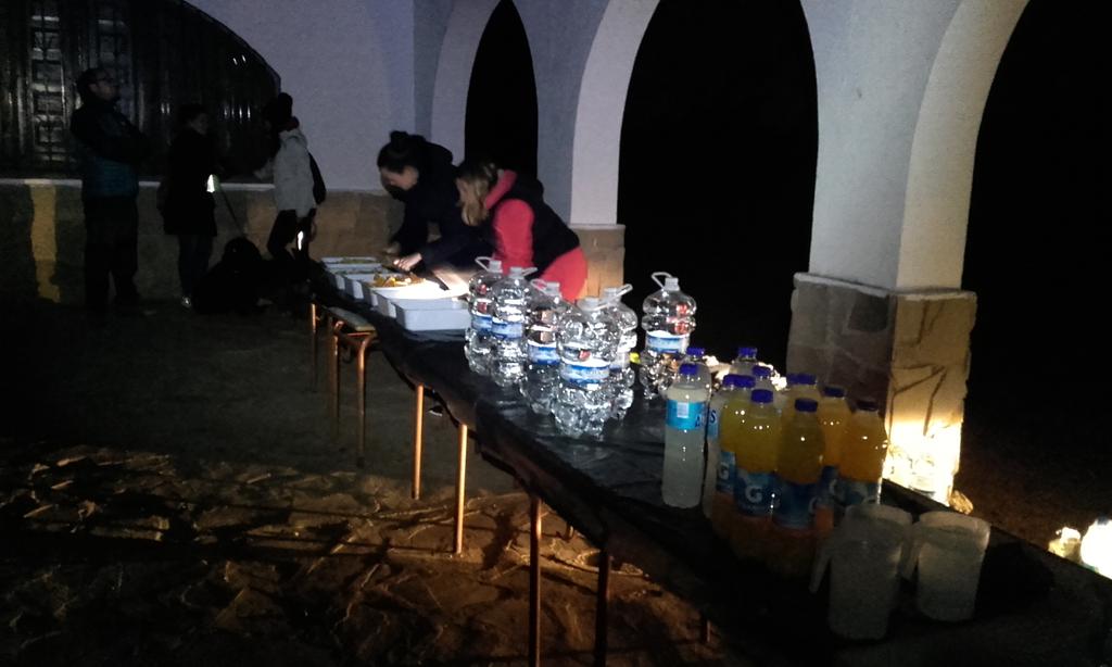 juanjo071's tweet photo. Se afanan los voluntarios para la llegada de cabeza de en #LlanosdelCampo #BandolerosLive #Bandoleros2017 https://t.co/HTb6QKmYoD