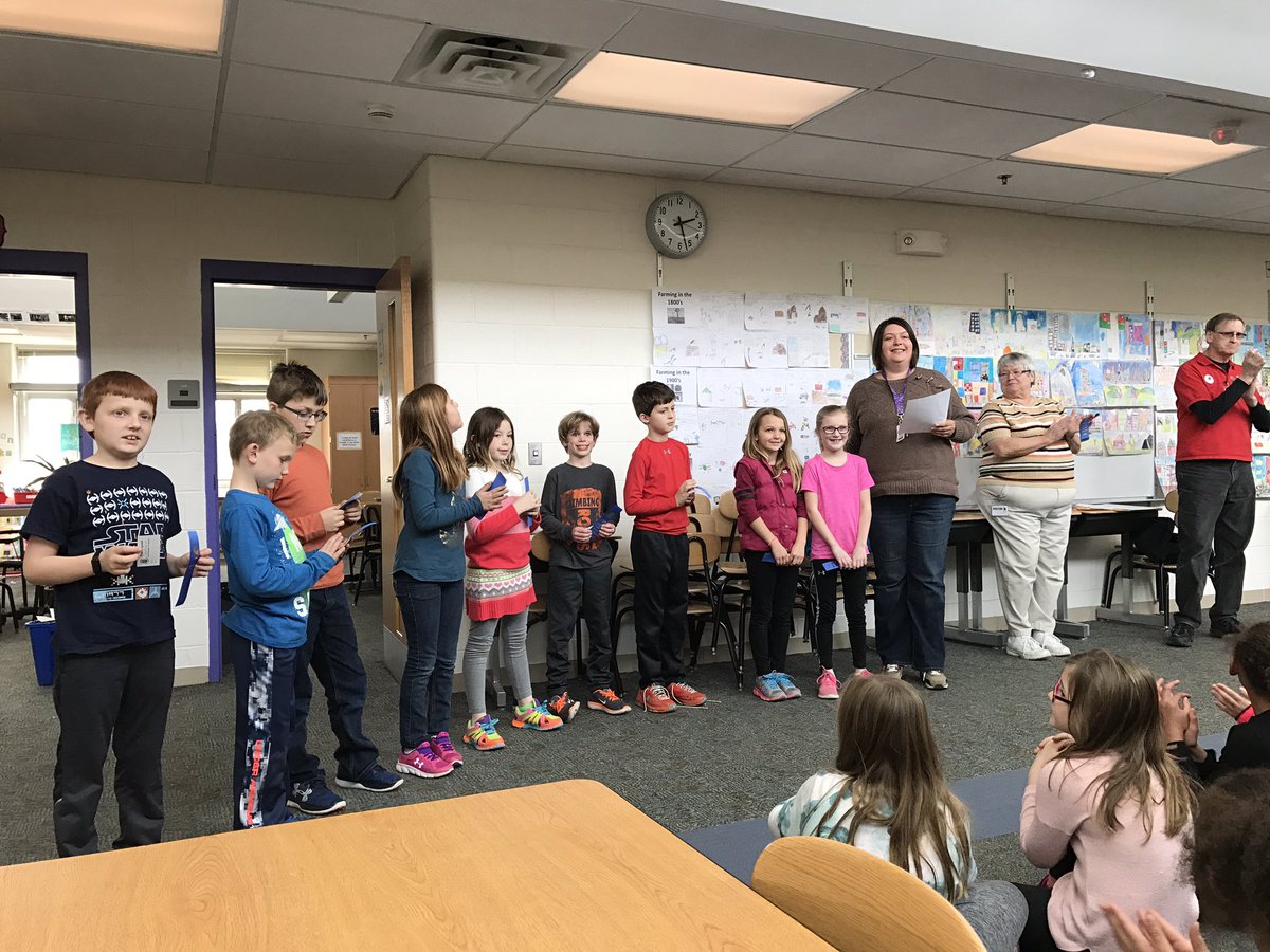 VanAllen_ICCSD's tweet photo. Some of our 3rd graders who were recognized from the Optimist Good Reader program #RocketsRock https://t.co/wOvwf1qSIm