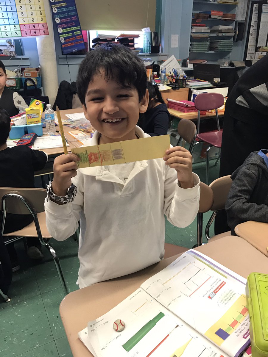 2ndGradeJKO's tweet image. #class202 is learning all about measurement! Today we made rulers to measure classroom objects. #2ndgrade #gomath 📏✏️