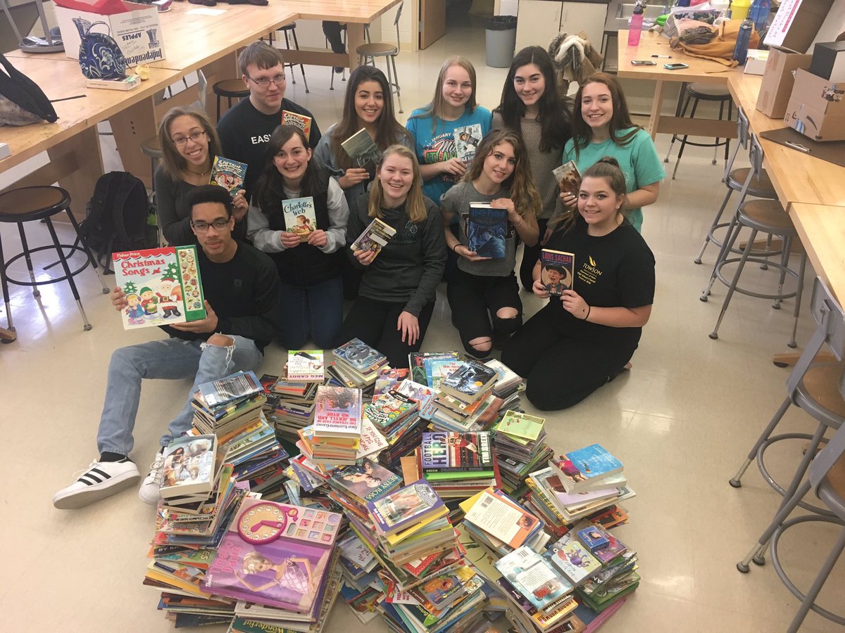 CalvertSGA's tweet image. SGA collected over 700 books for the Roots &amp;amp; Branches Charter School in Baltimore. Thanks to everyone who helped!