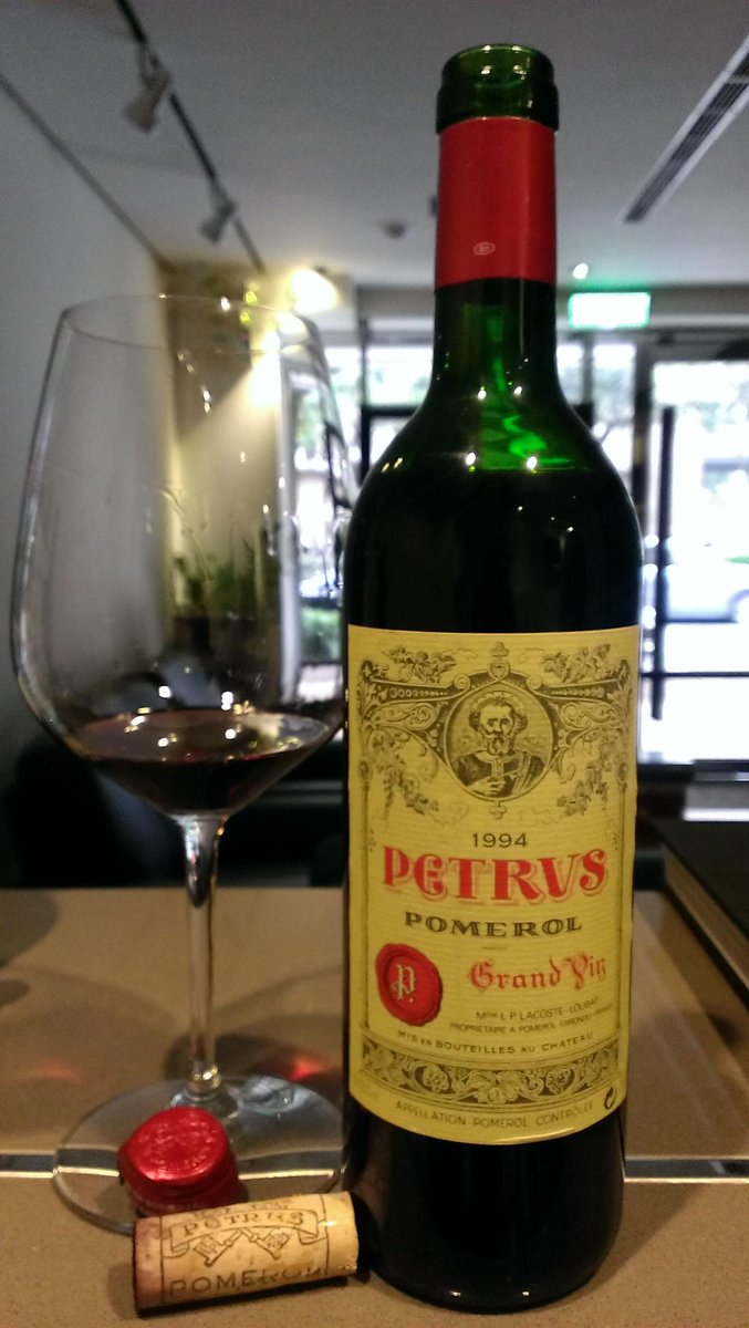 jesusgherrera28's tweet photo. Aqui Catando Arte Liquido..#Chateau #Petrvs #Vino #Pomerol #Bordeaux #Merlot #Wine #Sommeliers series. Sublime y Epico 🍷😍😍😍🍷 https://t.co/MmB023SC2b
