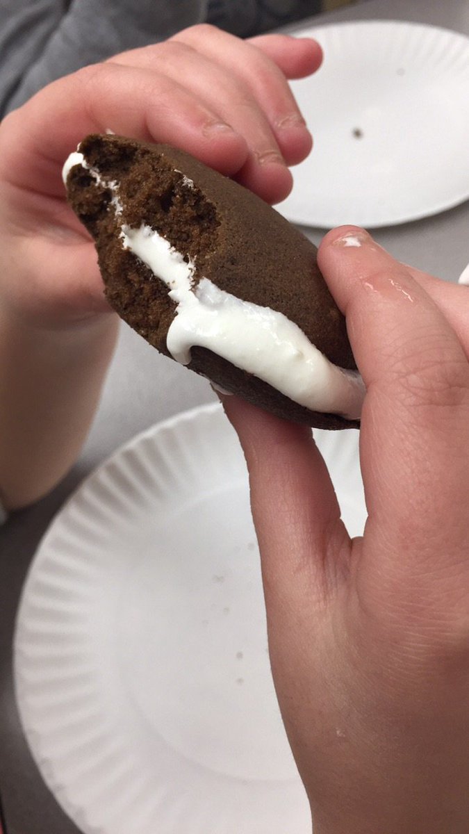madameclasses's tweet image. 1st class in our chocolate series. #moonpies #kidscooking @HoCoRec #cookingclasses