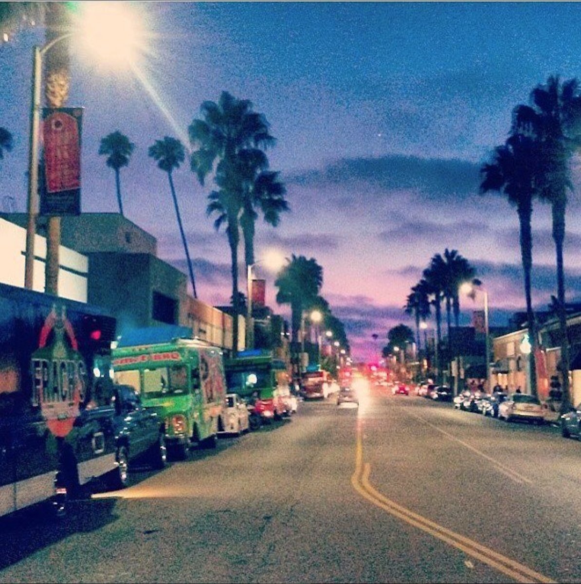 Hey #LA it's #FirstFriday and there will be a lot of Tasty #FOODTRUCKS out tonight <a href="/AKFirstFriday/">AK First Friday</a> @GranadaGrubfest LotMom.com
