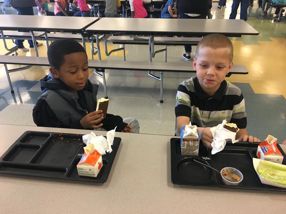 JeffersonHeight's tweet photo. A few of our February perfect attendance students having ice cream with Mrs. Cross! #perfectattendance #sapulpaps https://t.co/e5ECEnKtZq
