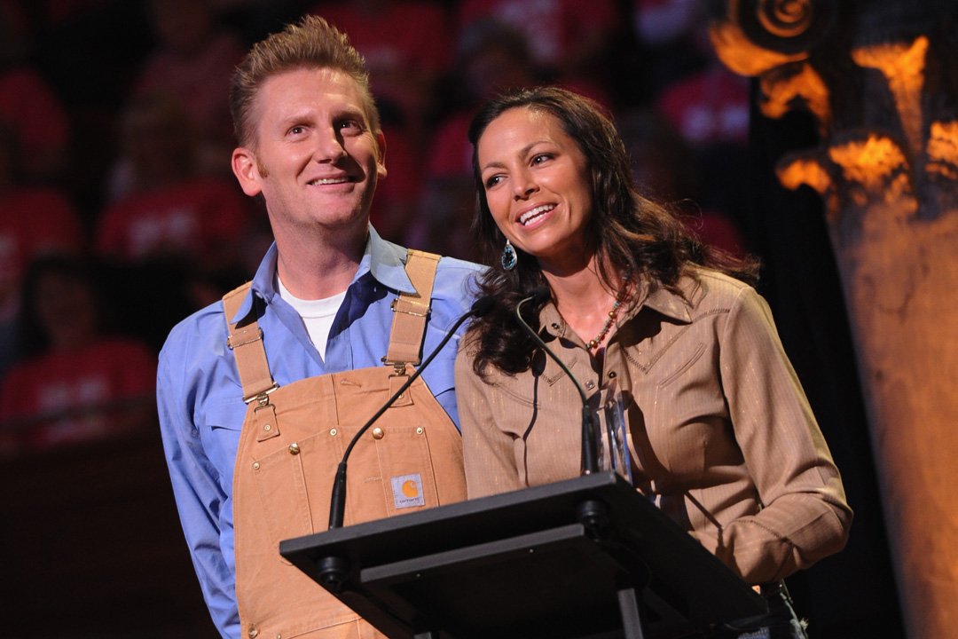 TasteOfCountry's tweet image. Catching up with Rory, 1 year later. Tomorrow marks the Anni. of the death of @joeyandrory&apos;s Joey Feek: trib.al/zDI0ZlM #tocNEWS