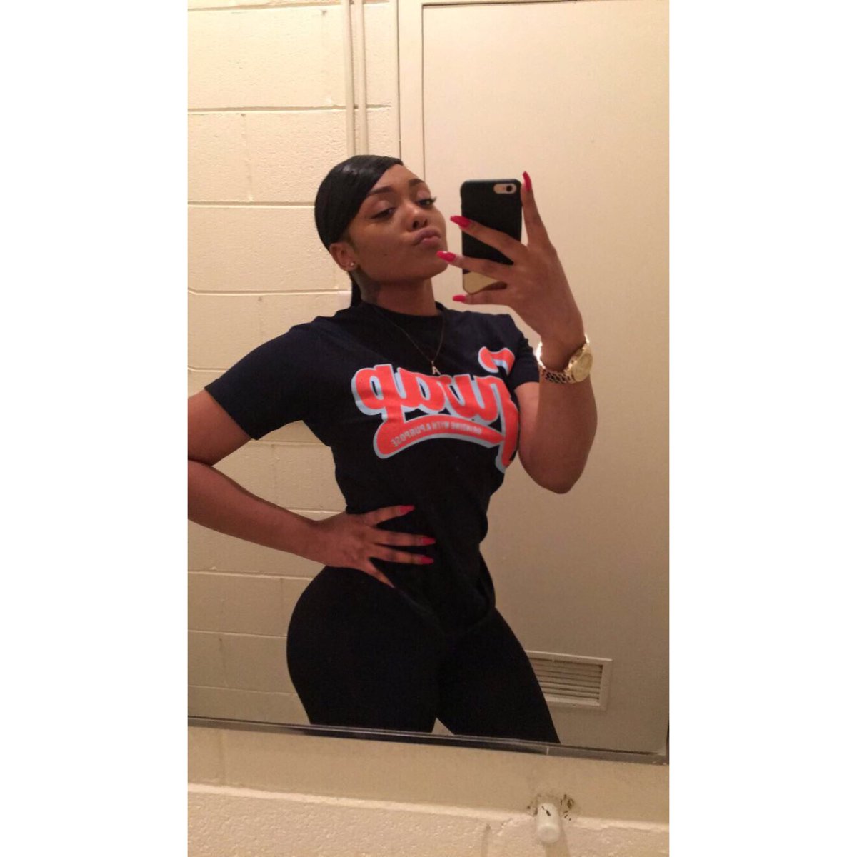 aaliyahb___'s tweet photo. Mask off 😶 https://t.co/7XxTreKqFa