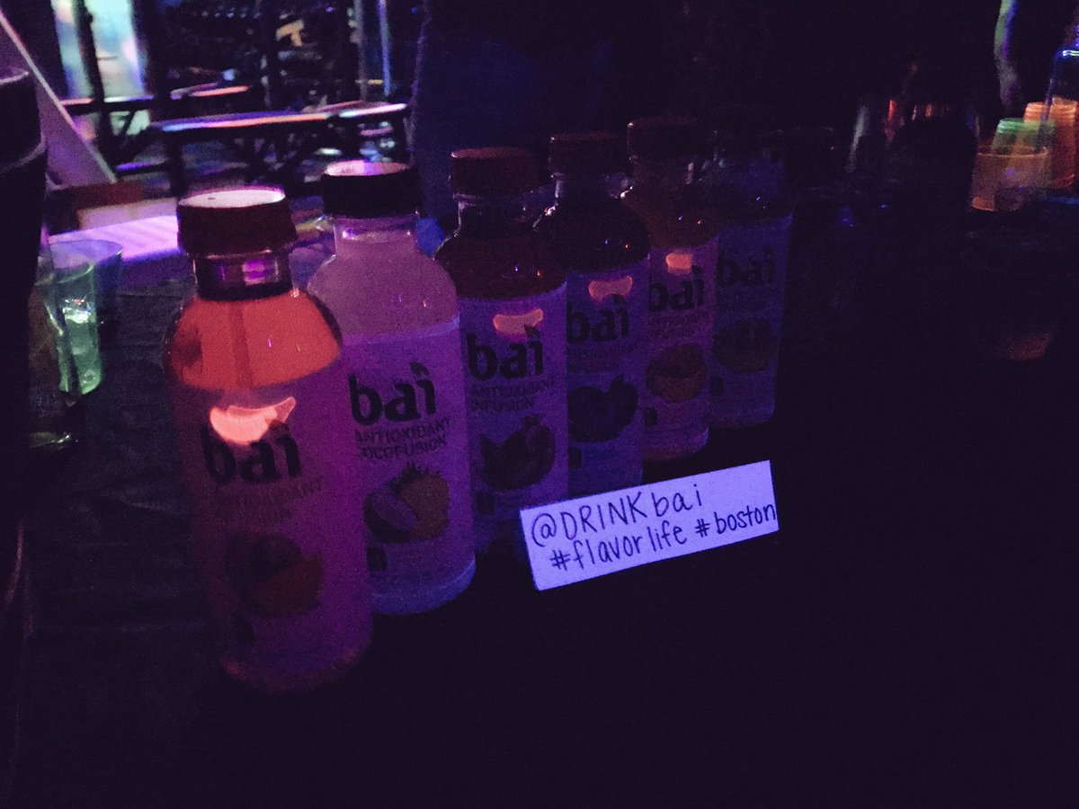 TBCNewburySt's tweet photo. Thank you @drinkbai for keeping us hydrated for our #GLOWPowerHourParty! Sooo good π #flavorlife #TBCNewburySt #boston https://t.co/87zdlANY9X