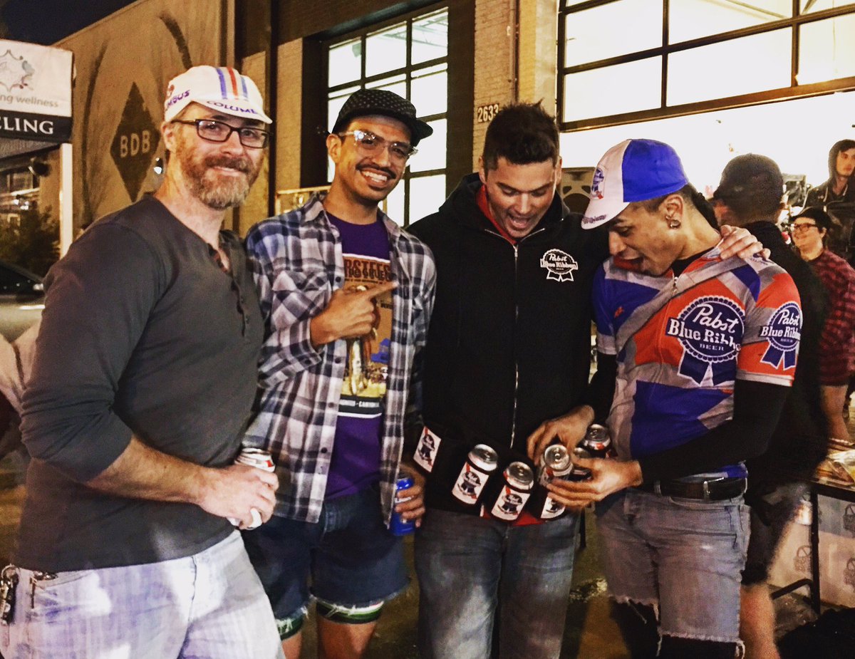 pbrdallas's tweet photo. It's going down at @localhubbc 🚴🏼🚴🏼🚴🏼

#AllOutTrinity #JustRideDallas #Pabst #LocalHub #PBR #PabstBlueRibbon #Bike https://t.co/vFwADS1mG2