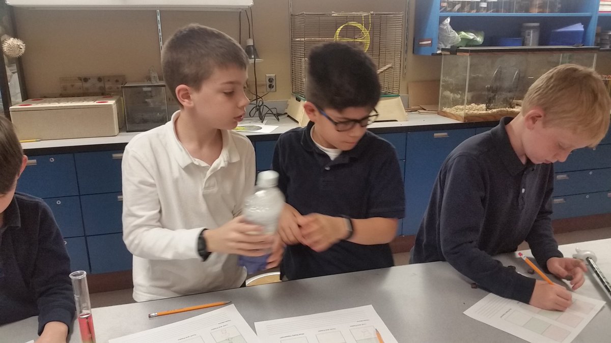 bethguzzetta's tweet photo. AC Encore An Experiment a Day Young Scientists explore #crystals #rockcandy & #density #densitycolumn @ACSRochester https://t.co/pE1uu67KOq