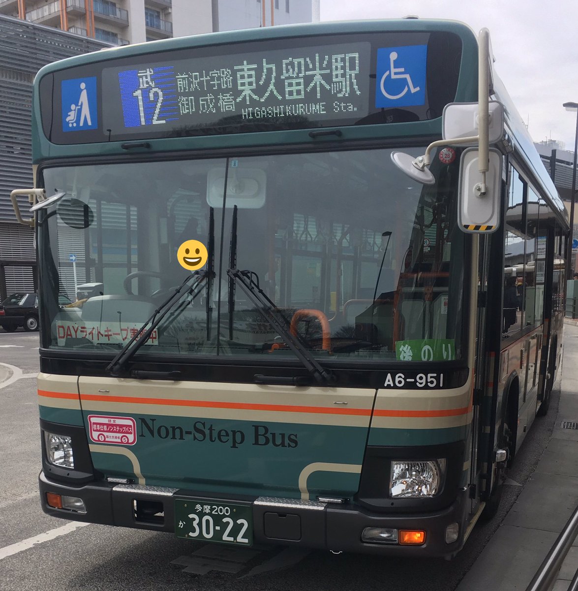 Twitter पर ミーハー属性no 9 西武バス 武12 武蔵小金井駅 東久留米駅なう 武13と並ぶ 中央線と池袋線を結ぶ基幹路線 車両は滝山営業所の新型エルガ A6 951 あー 右タンク新型エルガカッコいいぜえ 軽快かつ快適に東久留米駅へ