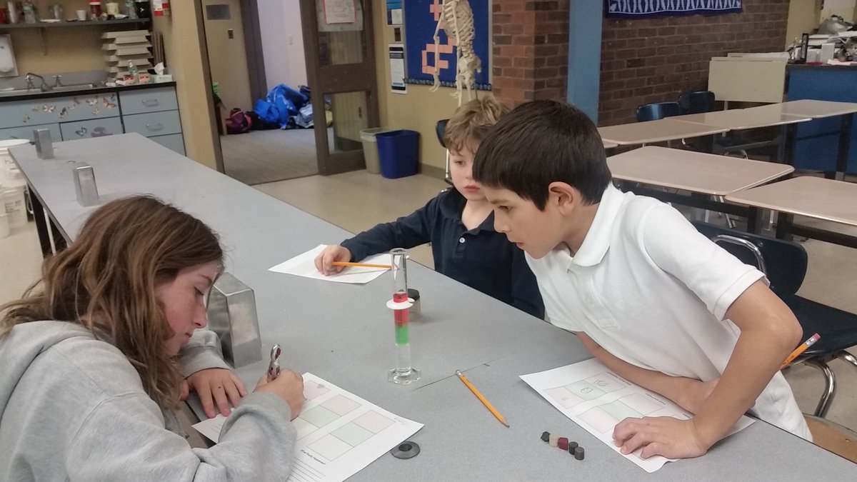 bethguzzetta's tweet photo. AC Encore An Experiment a Day Young Scientists explore #crystals #rockcandy & #density #densitycolumn @ACSRochester https://t.co/pE1uu67KOq