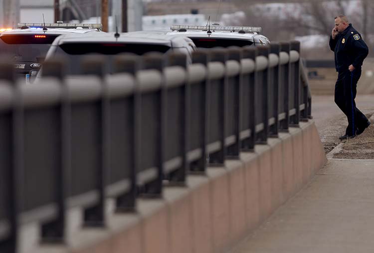 pickjay's tweet image. Officer fires shots at vehicle near Falls Park; two arrested @Argus911 Photos: argusne.ws/2mWbvZa Coverage by @Argus_Joe &amp;amp; @DaniFergs