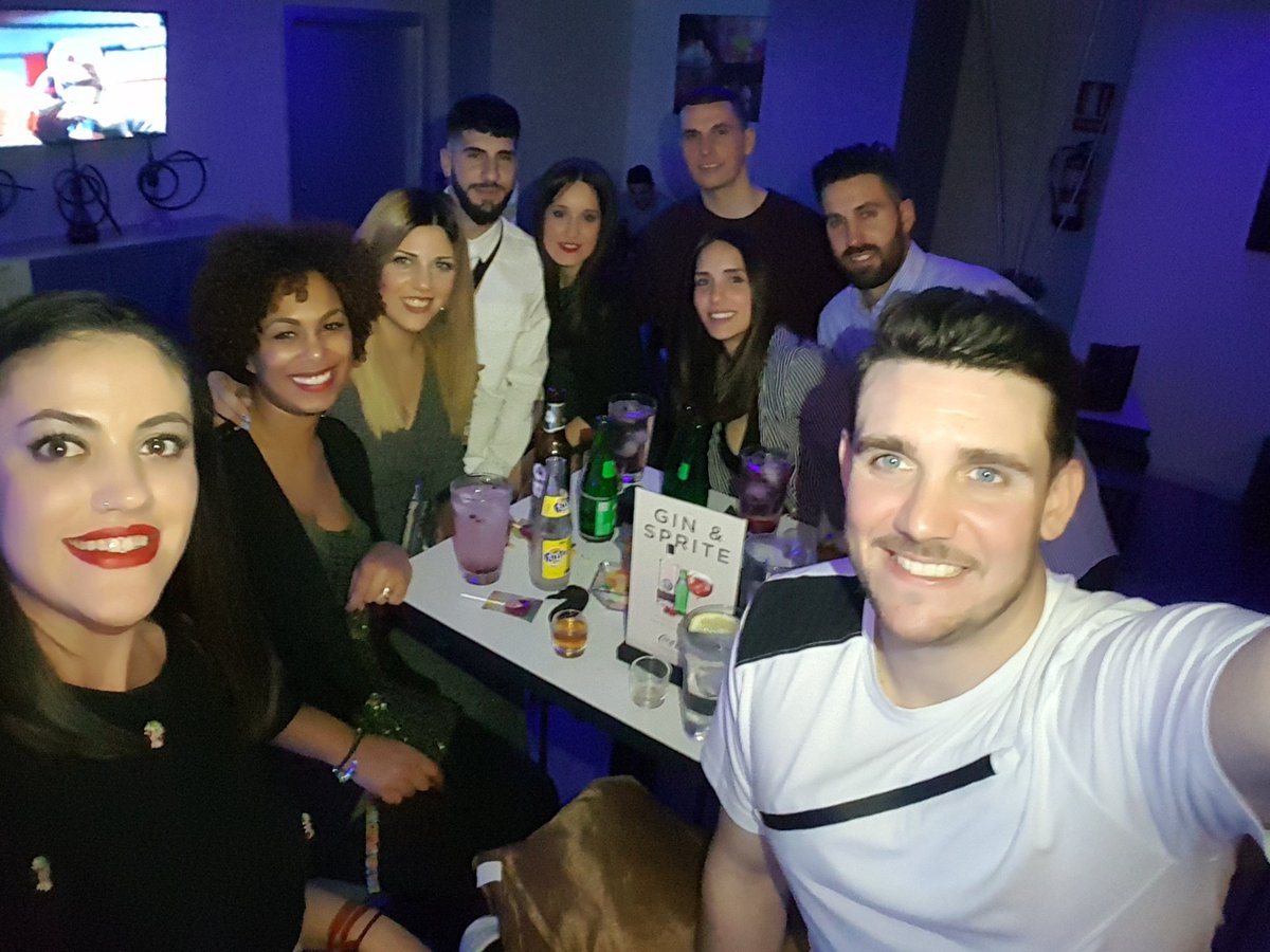 WanderlustGran1's tweet photo. Eres de los que disfrutan el finde? En @WanderlustGran1 te lo ponemos muy fácil con el mejor de los ambientes! #copaspremium #amigos https://t.co/NSiGXgAHb3