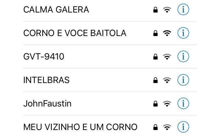 candyferraz's tweet photo. a galera do meu prédio tá tretando via wifi!!!! um gaiato virou até juiz! o brasileiro ele não existe!!!! https://t.co/ENPqkjw5Uz