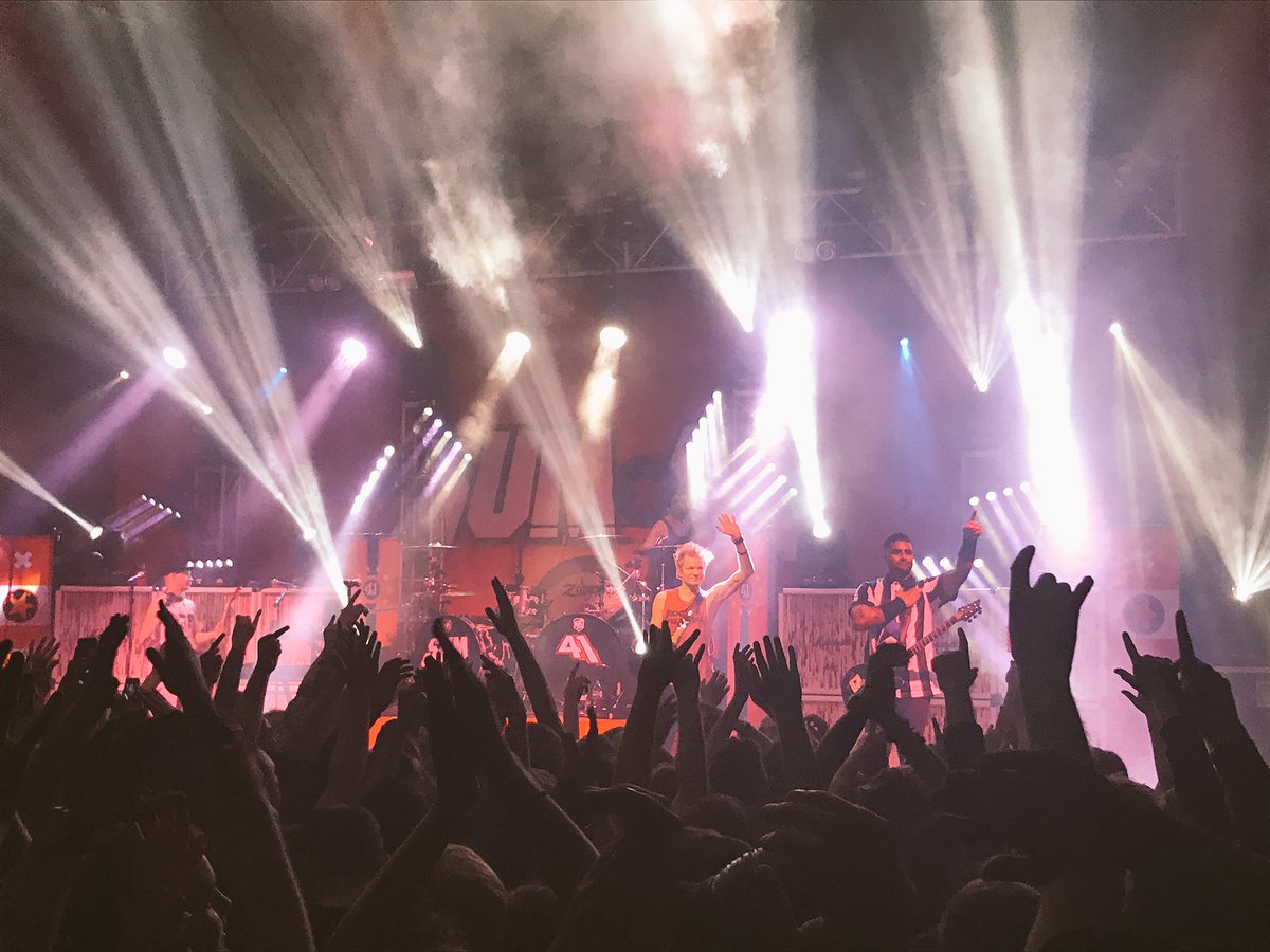 GD10's tweet photo. What a show with @BecaSian at @o2academybris for @Sum41. 

"Your story still remains, It's so unlike you still you stay the same." https://t.co/0lCXSlSxan