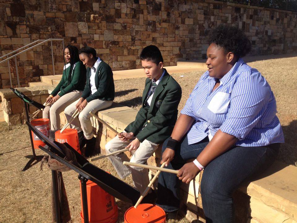 #UYHE students soak up the ☀️ and practice rhythms using <a href="/HomeDepot/">The Home Depot</a> buckets! #artsed #practicalharpist