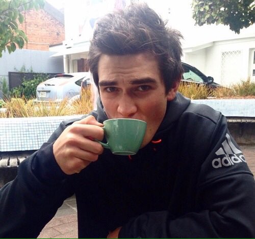 riverdalexpics's tweet photo. Hello K.J ! @kj_apa https://t.co/TNCZBHIiKS