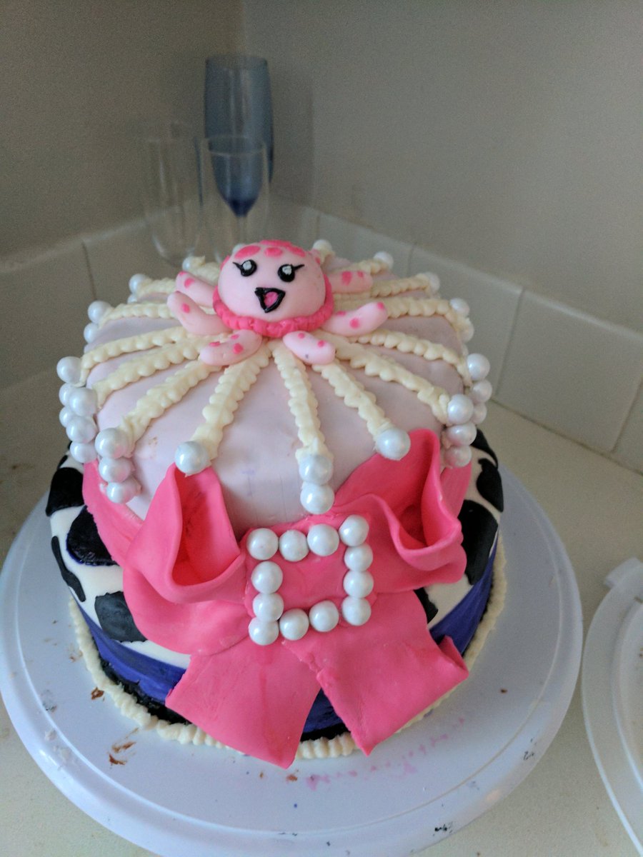 mkisvz's tweet photo. @JoshGrelle  My first attempt at working with fondant. https://t.co/ce25NuJtui