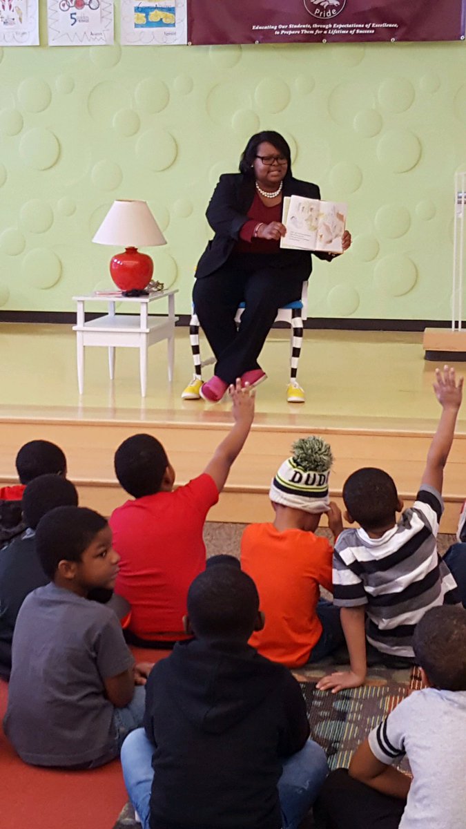 ita_michelle's tweet photo. Thank you Mrs. Pames for guest reading in celebration of Dr. Seuss week at Abraham Lincoln School. #readacrosscle https://t.co/Tk5wMJHcKB