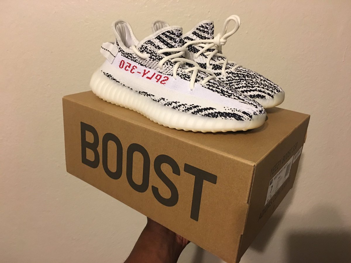eh2_tek's tweet photo. Just arrived ☺️ #yeezyboost #YeezySupply #zebras #itslitt https://t.co/638U71xA7d