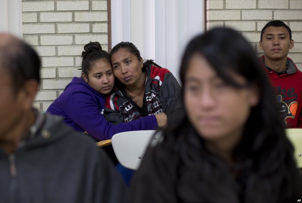 VOANews's tweet photo. US Considers Separating Women, Children at Mexico Border https://t.co/gLoJi2Lnvr https://t.co/uD0w4RJ9nh