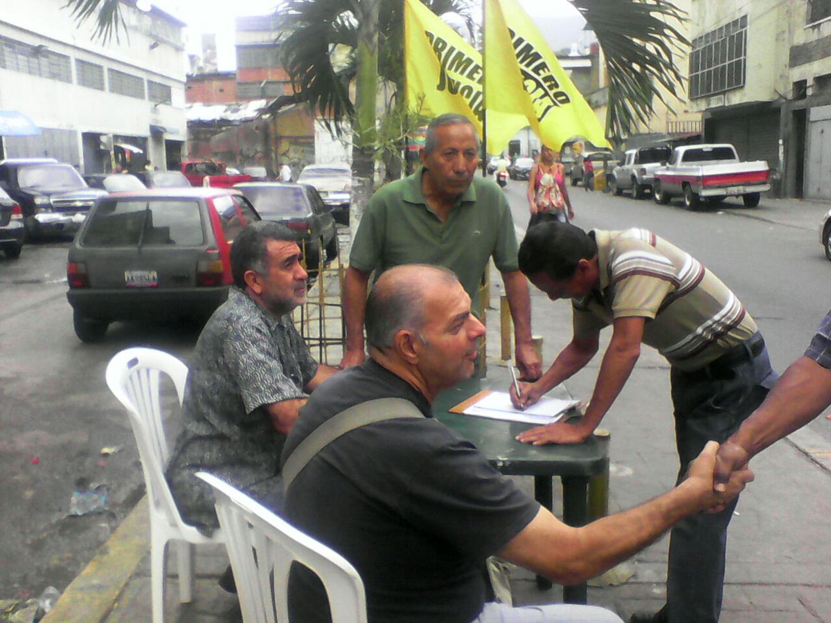 SJ_Solidario's tweet photo. 03/03 Punto Amarillo, zona #CascoCentral, vamos a validar a @Pr1merojusticia, #PJ17añosXVzla. https://t.co/qL4xavStZx