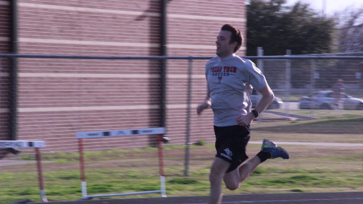 CHSCampusNews's tweet photo. Teacher vs Student: Spanish teacher Trent Pickrell takes on sophomore Jack Wilkinson in a 200 meter race. Pickrell wins. https://t.co/pKVWT4F13V
