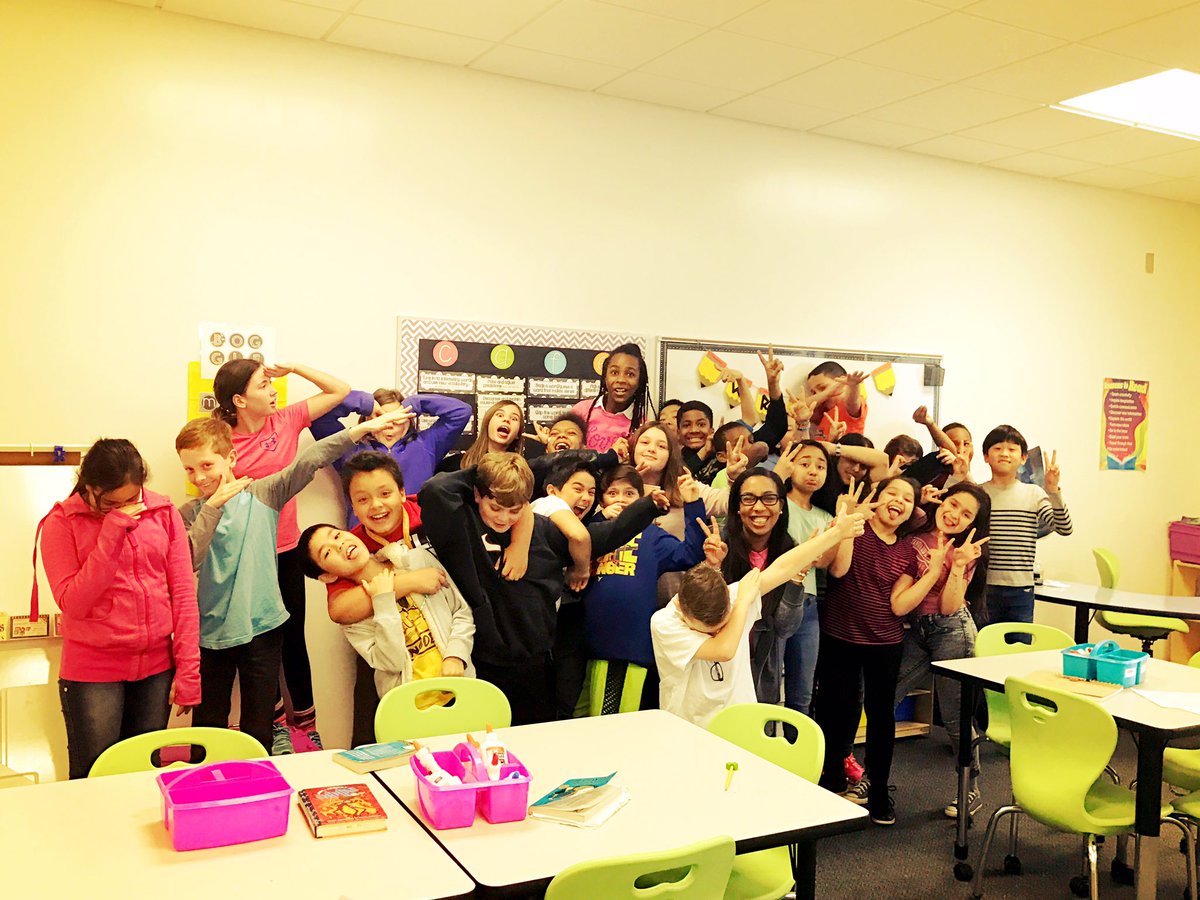 MariahAWalker's tweet photo. Such a fun classroom visit w/@jenschram 's class!! When 5th graders ask for a ๐ธ you take it! #almostmiddleschool #flyersforlife https://t.co/UKCMBAARUO