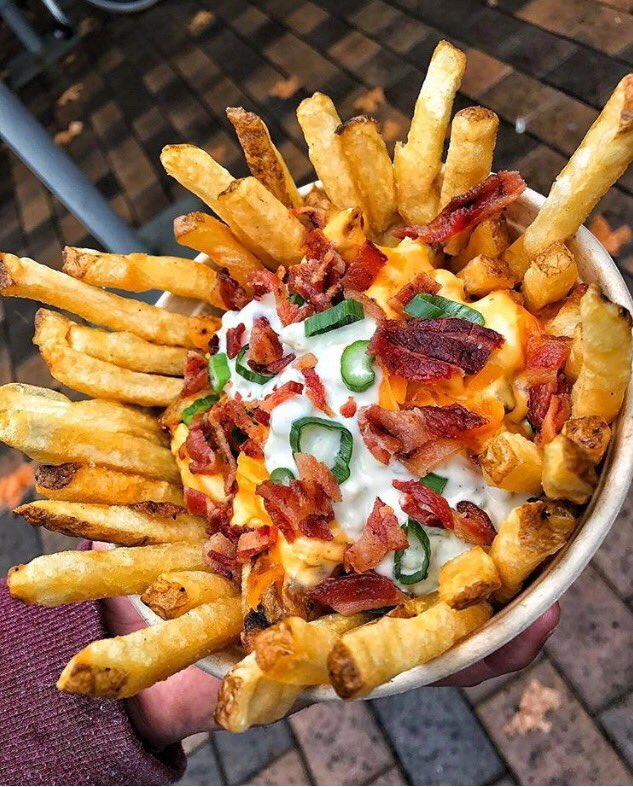 DyshApp_'s tweet photo. This is how we #FryDay. 📸:@goodeatzco @BurgerParlor https://t.co/8WeRY4e0o2