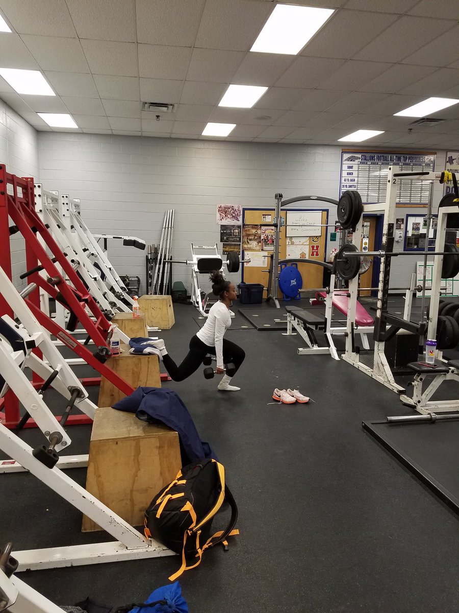 CoachNateHailey's tweet photo. SocoTrack getting ready for Outdoor Season... Training must include weightroom... #GetUrWeightUp @milestatdotcom #VAtrack https://t.co/Gg5QomeKXJ