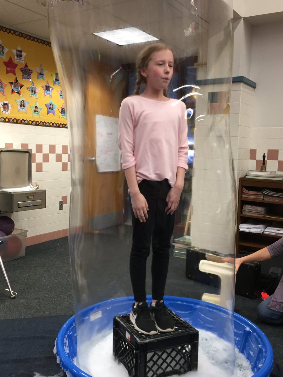 Fifth graders end their Mixtures and Solution unit with a visit from Dr. Bubbles. ❤ #science #SASD_OakRidge