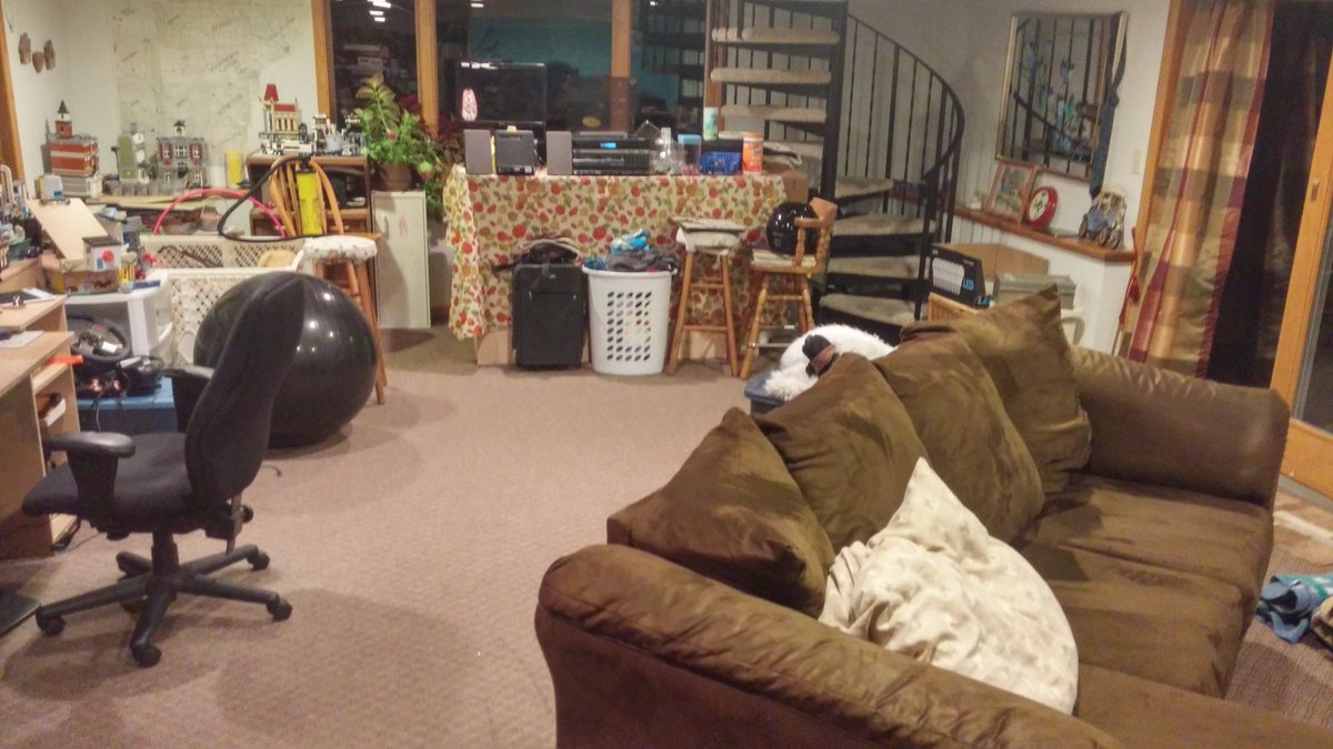 SketchyGenet's tweet photo. After a surprise day off of work I got a chance to clean my basement and do my laundry.
#cleanbasement https://t.co/ykxvGBJgbk