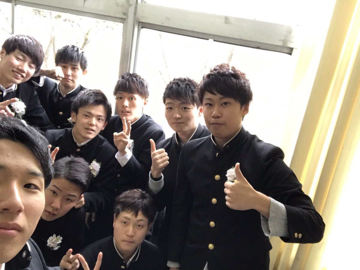 7eJxm's tweet photo. 昨日山商を卒業しました🌸
いい人たちと巡り会えて毎日が楽しくて本当に山商に入って良かったです。
3年間ありがとうございました https://t.co/X0IOPiqHAg