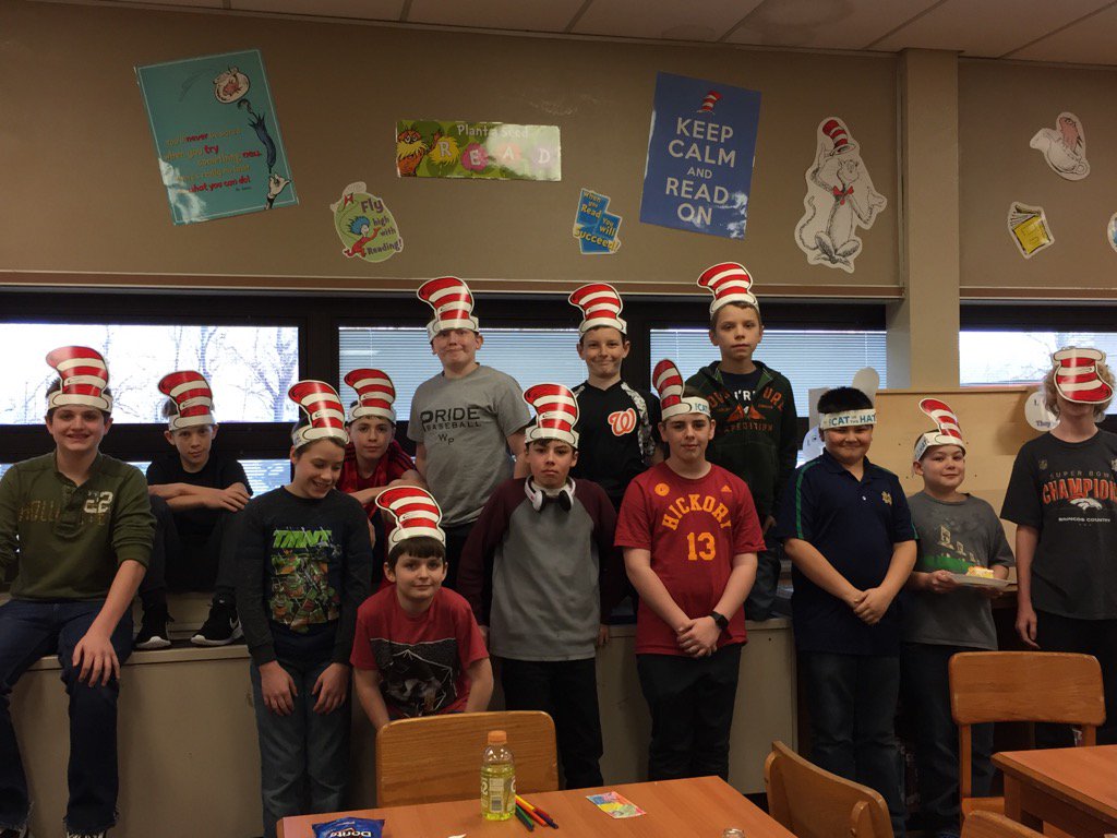 MarciaForreste1's tweet image. Celebrating Dr Seuss with the 6th grade @WMS Library #mslibrary #TheApacheWay