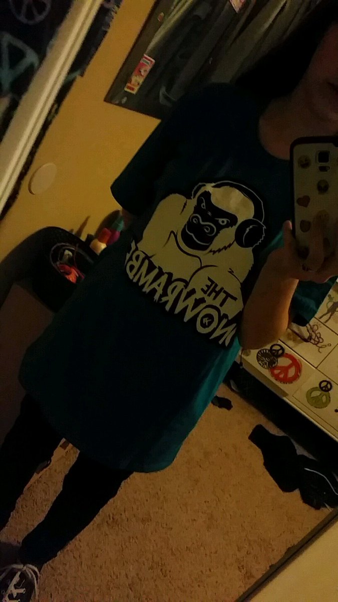 GoldenClematis's tweet photo. Got @smosh merchandise for my 16th Berfday 😄😍😍😊 #DABLIZZARDS https://t.co/6iFdlo0iXm