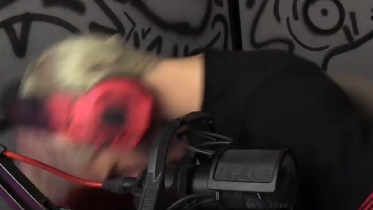 felixkjeII's tweet photo. How can you not love him ? 
@pewdiepie https://t.co/980TXuPM8Y