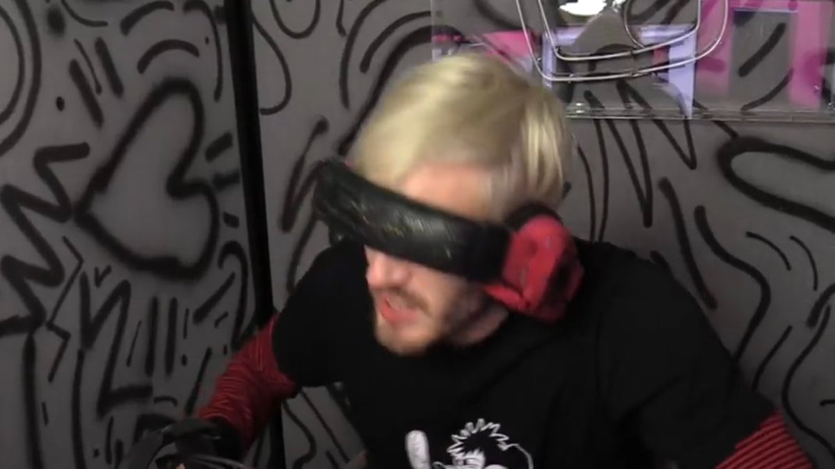 felixkjeII's tweet photo. How can you not love him ? 
@pewdiepie https://t.co/980TXuPM8Y