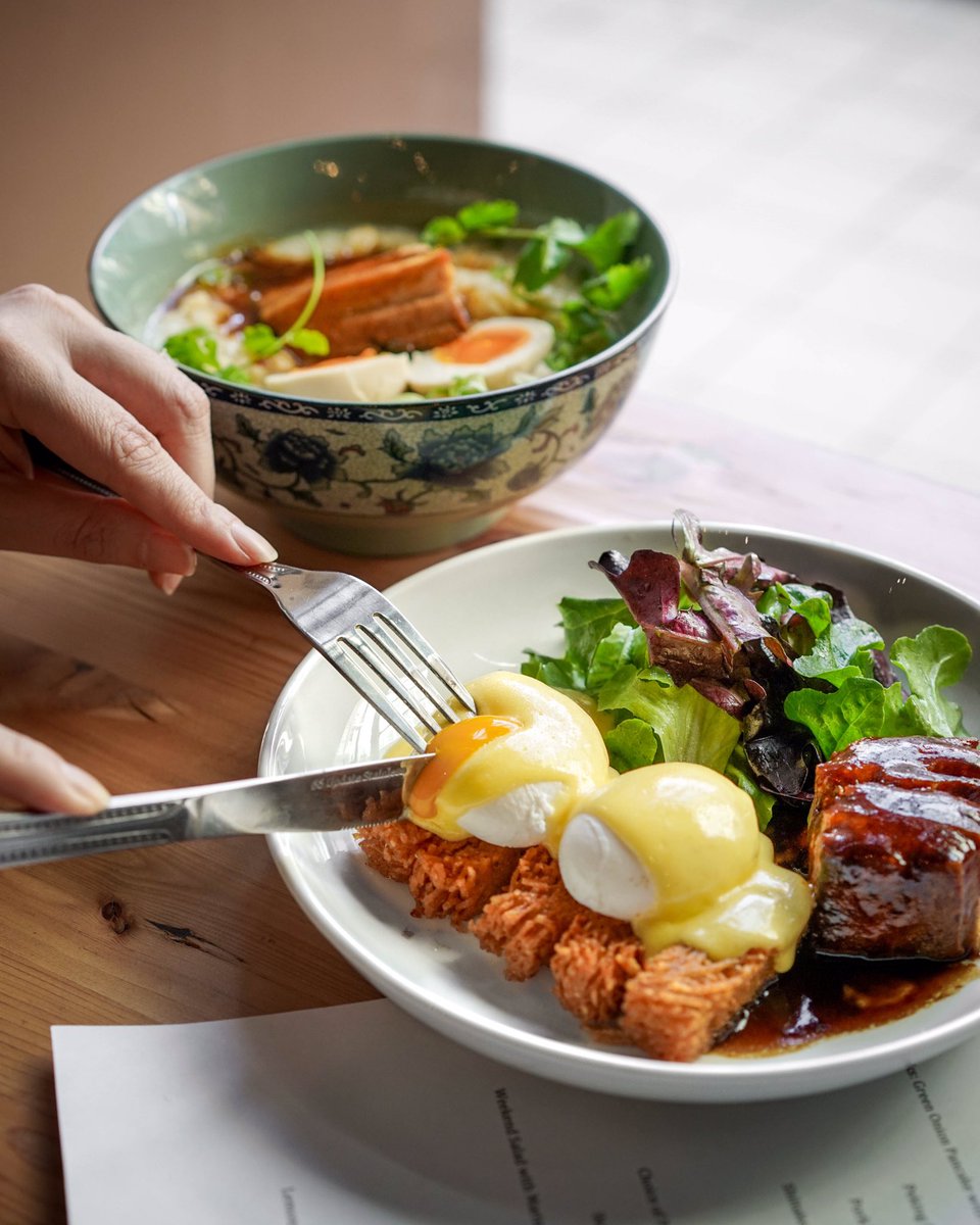 teamchomp_'s tweet photo. keep bleeding, keep, keep bleeeeeeding love 🎤😭😅🌚 | benny bowl from the newly launched brunch menu at @Eatheritagenow 
___
#brunch #vancouver https://t.co/s0YLFzlr2J