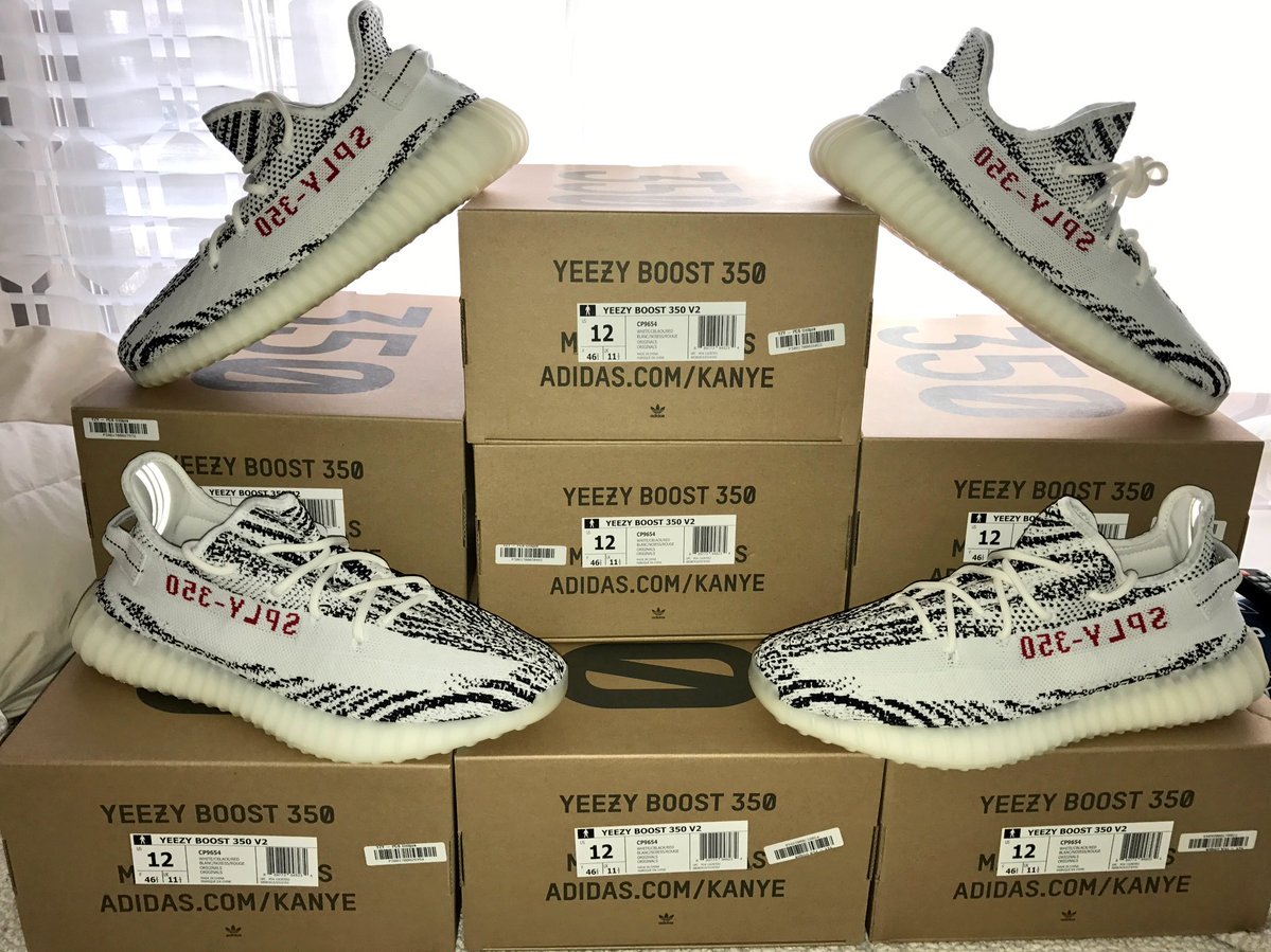 SneakerRefresh's tweet image. Over 110+ pairs of ZEBRA V2 cooked!

FREE ATC for next YZY!

Rules:

1) Follow @SneakerRefresh 
2) RETWEET &amp;amp; LIKE 👍🏻
3) Comment "Done" ✔️