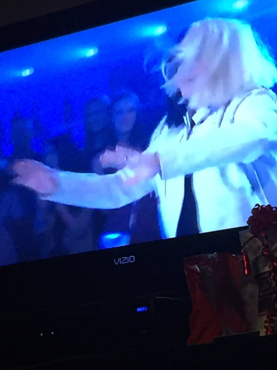 Karebearl09's tweet photo. I just may #VoteRob for his outfit. The Wig on pointπ @MTVTV @MTV #RidicSyncBattle #RidicFridays #RidicFridays #RidicFridays #RidicFridays https://t.co/ok4HHsat32